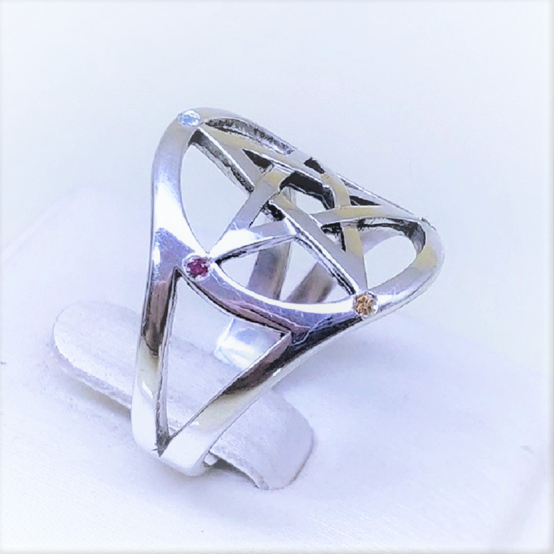 Anel pentagrama com cinco elementos