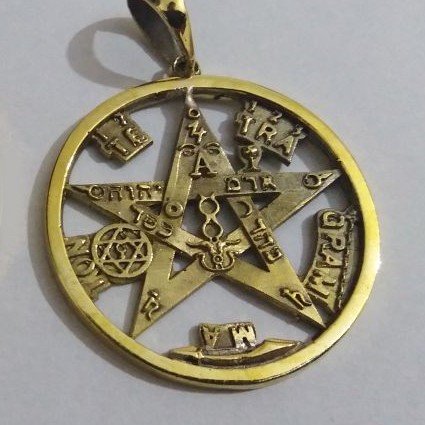 Tetragrammaton 3D com 35 mm em