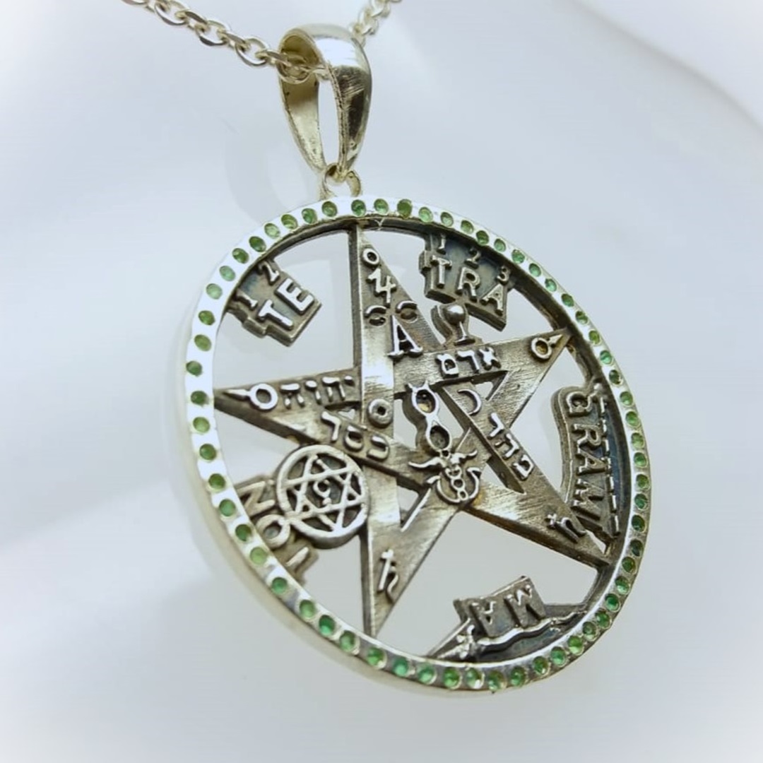 Tetragrammaton 3D com 35 mm em prata com pedras