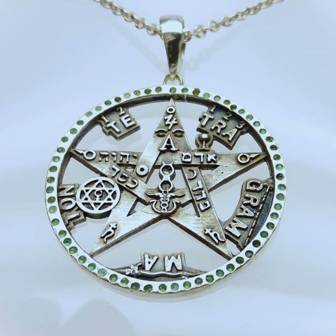 Tetragrammaton 3D com 35 mm em prata com pedras