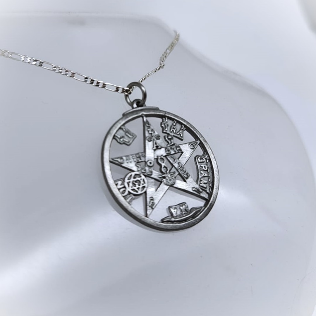 Tetragrammaton 3D com 35 mm em estanho com camada de verniz